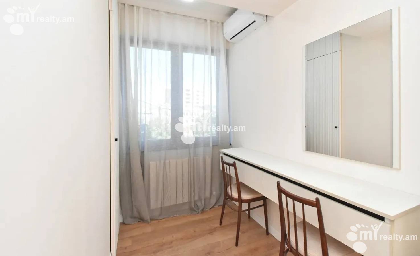 3 bedroom apartment for rent Israelyan St, Center Yerevan, 160692