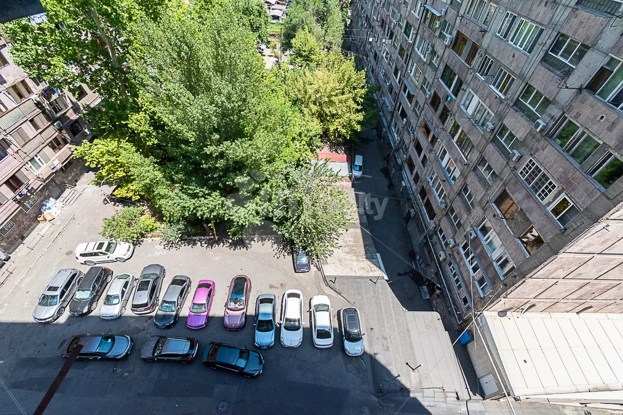 Купить 2 комнатную квартиру Нар Дос ул, Центр Ереван, 160984