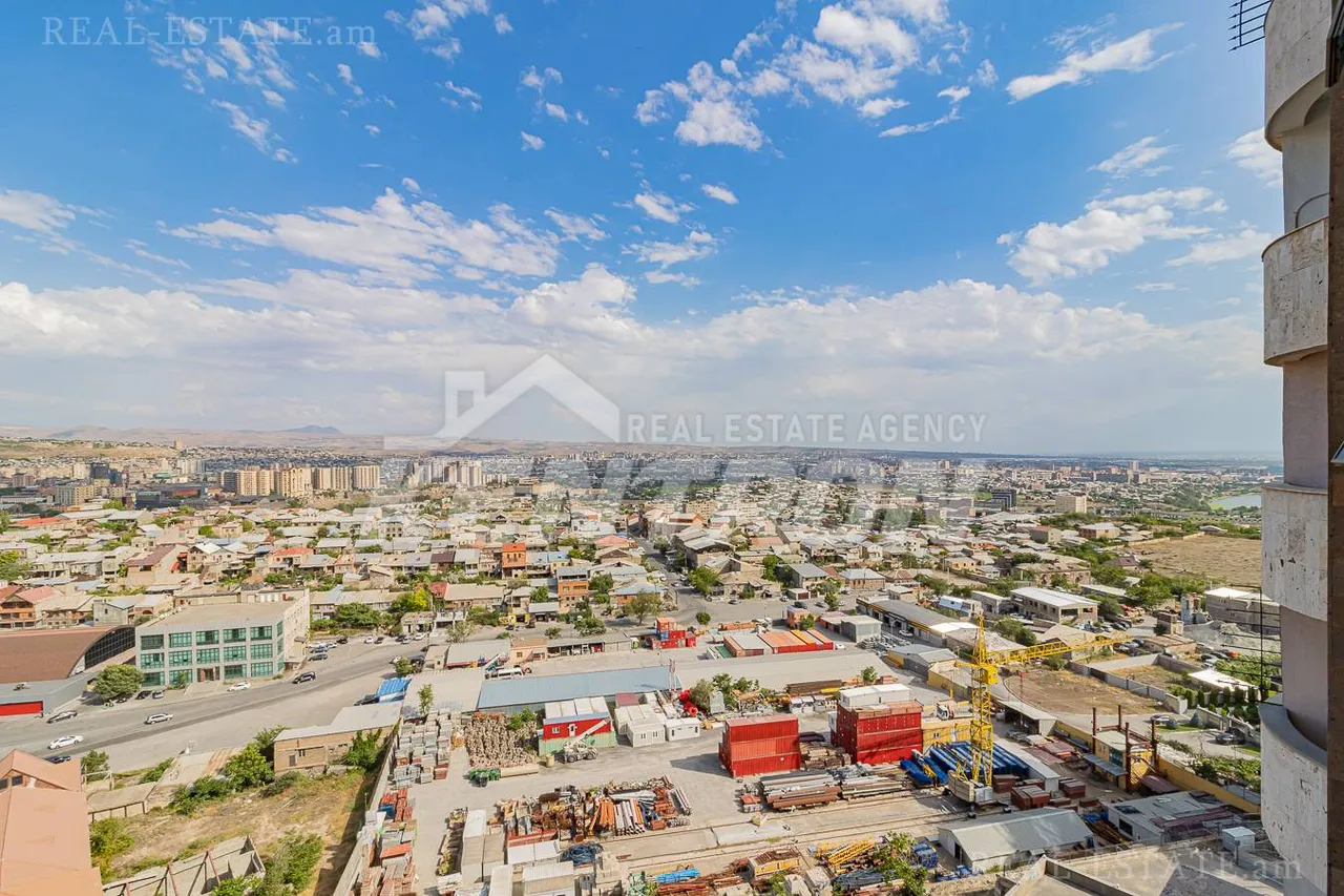 3 bedroom apartment for sale خیابان تِسی تِسِرناکابِرد, مرکز شهر ایروان, 159543