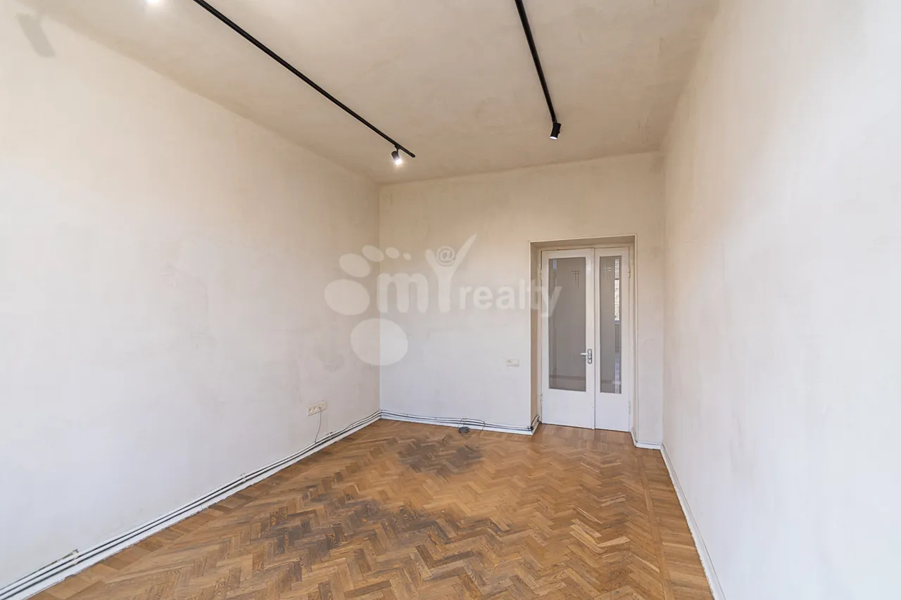 4 bedroom apartment for rent Mashtots Ave, Center Yerevan, 160196
