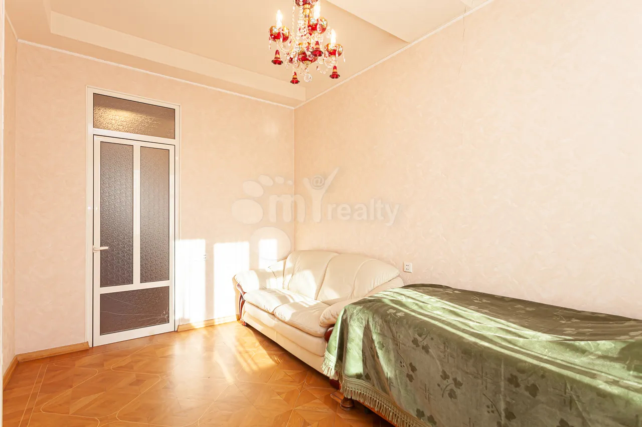 4 bedroom apartment for sale Khanjyan St, Center Yerevan, 160377