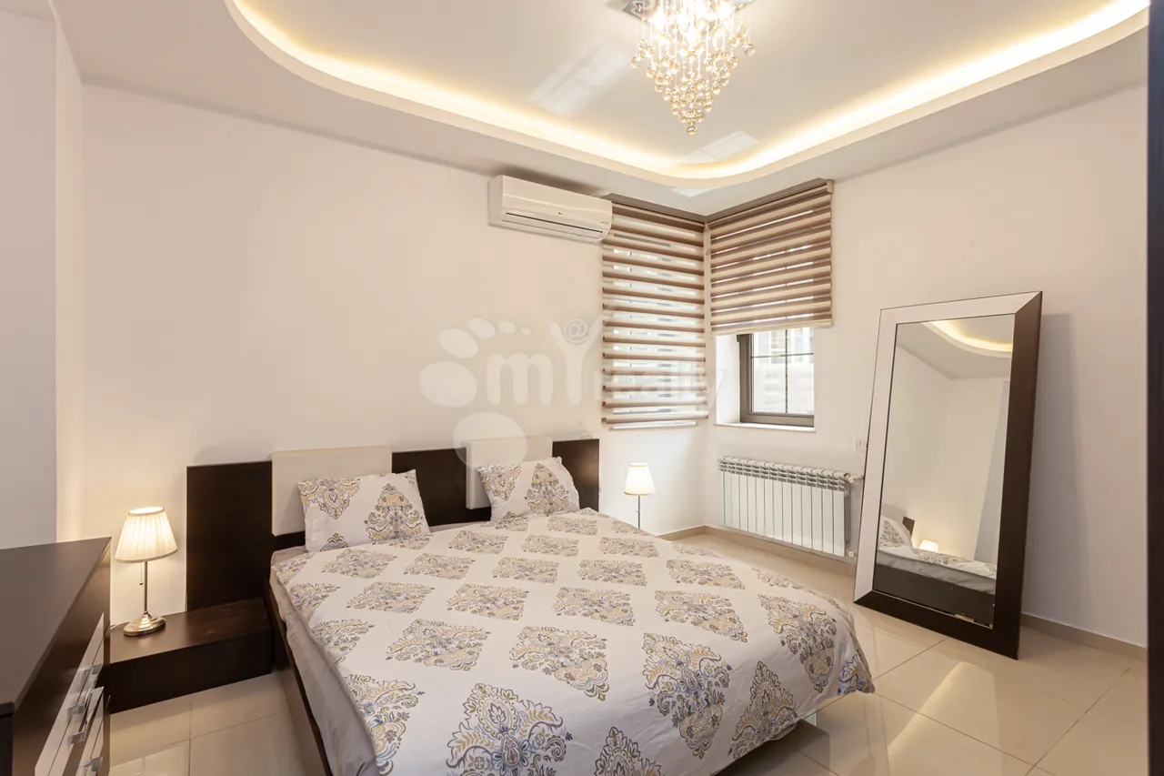 3 bedroom apartment for rent Abovyan St, Center Yerevan, 158979