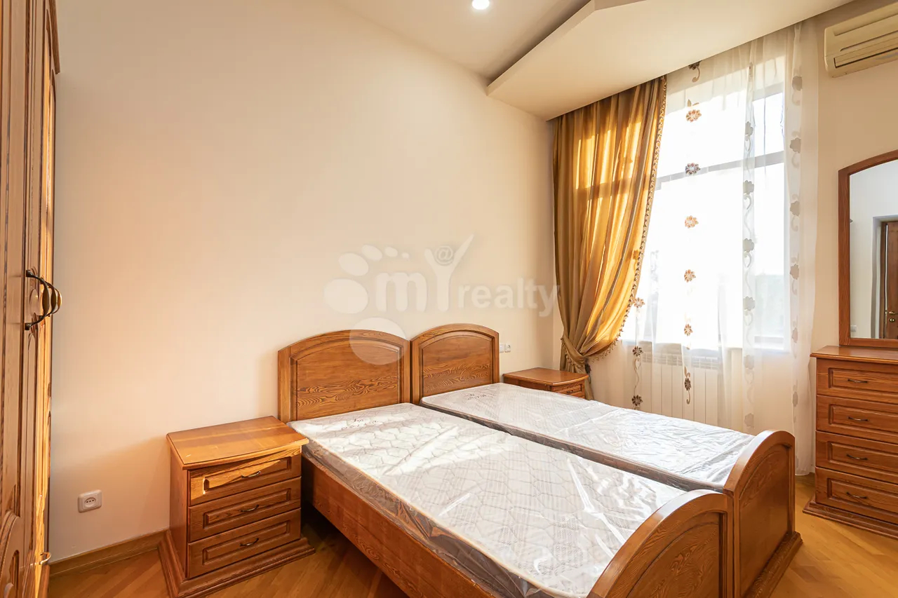 3 սենյականոց բնակարան  Աբովյան փող, Կենտրոն Երևան, 158369