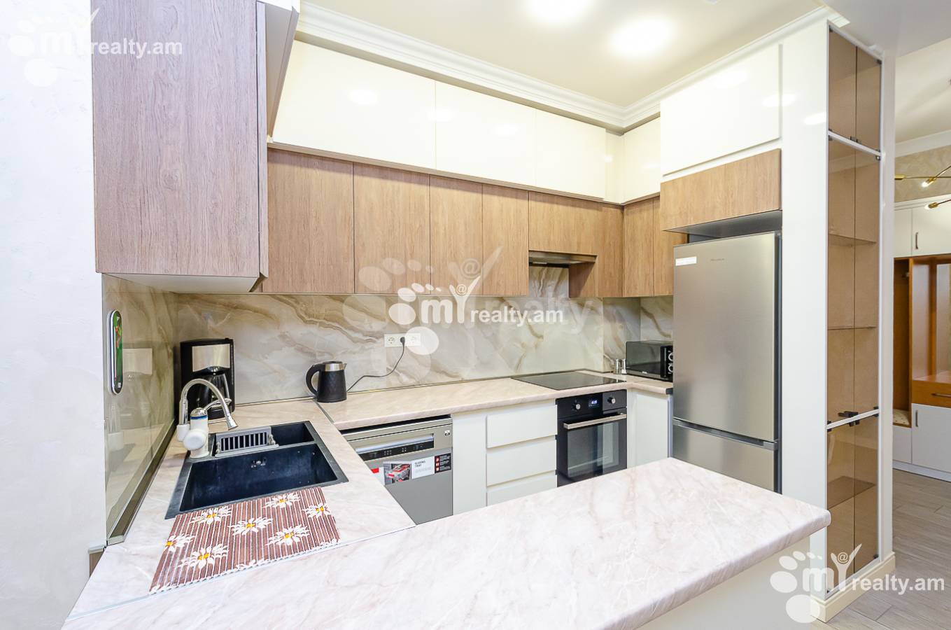 3 bedroom apartment for rent Amiryan St, Center Yerevan, 151212
