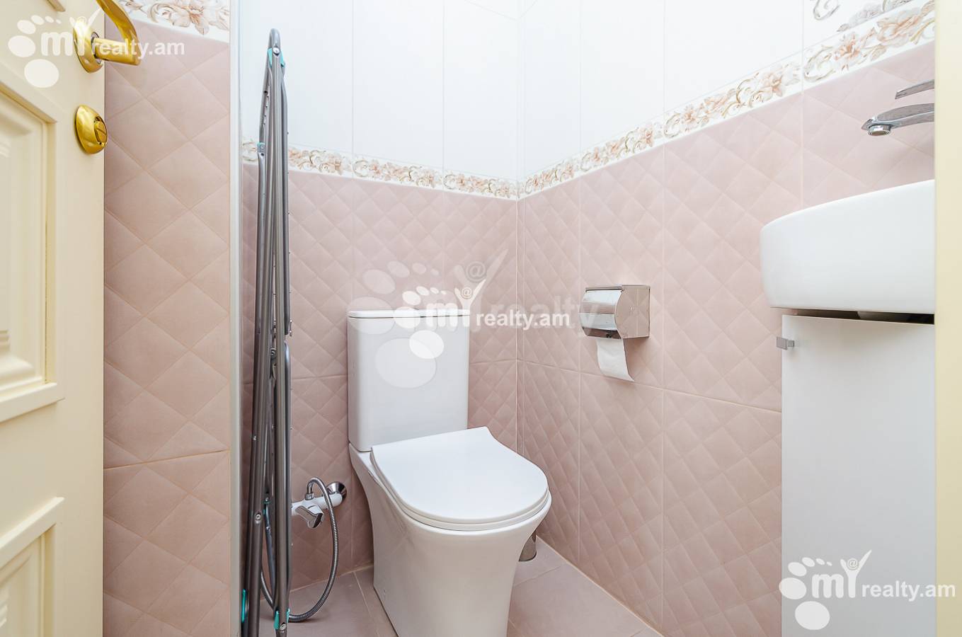 3 bedroom apartment for rent Amiryan St, Center Yerevan, 151212