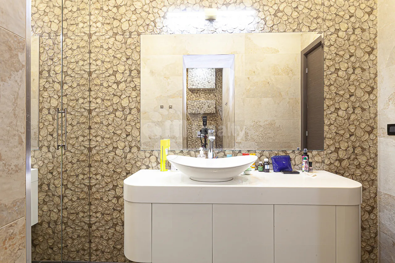 3 bedroom apartment for sale Aram St, Center Yerevan, 161991