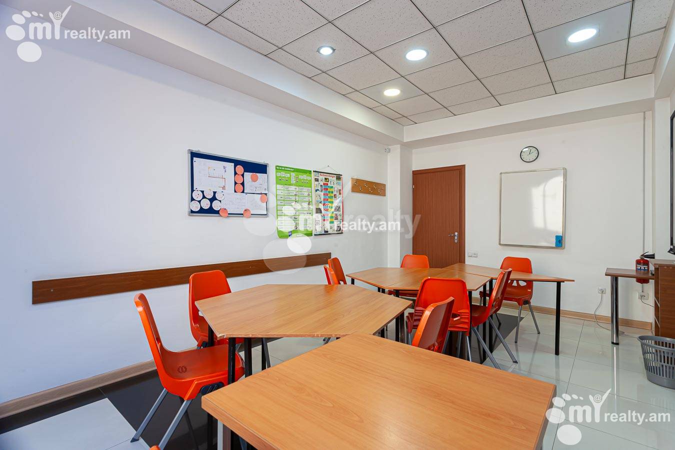 Снять коммерческoе помещение Мгер Мкртчян ул, Центр Ереван, 156329