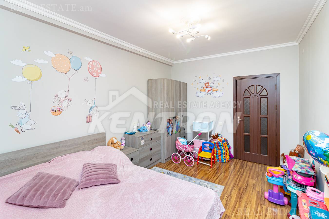 3 bedroom apartment for sale Saryan St, Center Yerevan, 135755
