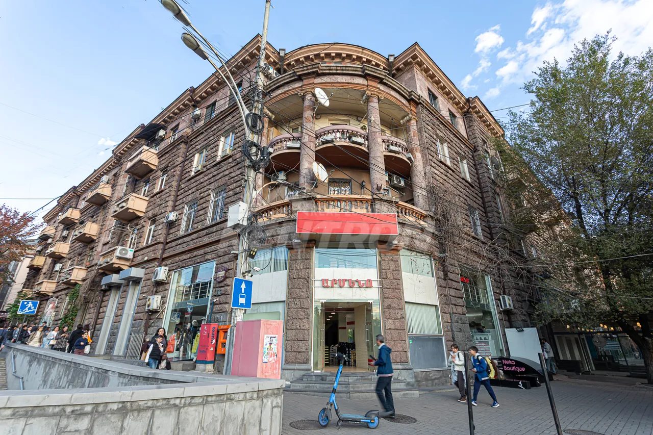 3 սենյականոց բնակարան  Աբովյան փող, Կենտրոն Երևան, 158367