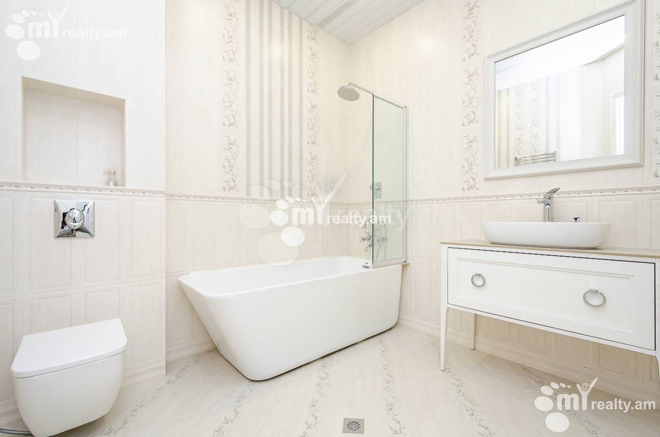 Снять 4 комнатную квартиру Амирян ул, Центр Ереван, 145989