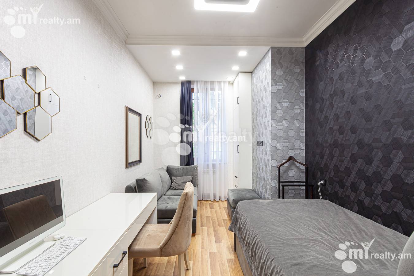 3 bedroom apartment for sale خیابان آنتارایین, مرکز شهر ایروان, 138312