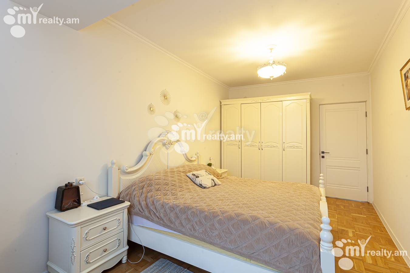 3 bedroom apartment for sale Hanrapetutyan St, Center Yerevan, 154693