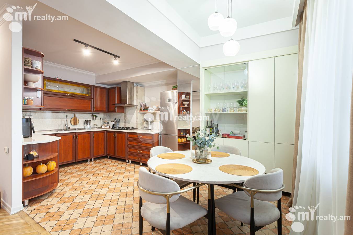 3 bedroom apartment for sale Hanrapetutyan St, Center Yerevan, 154693