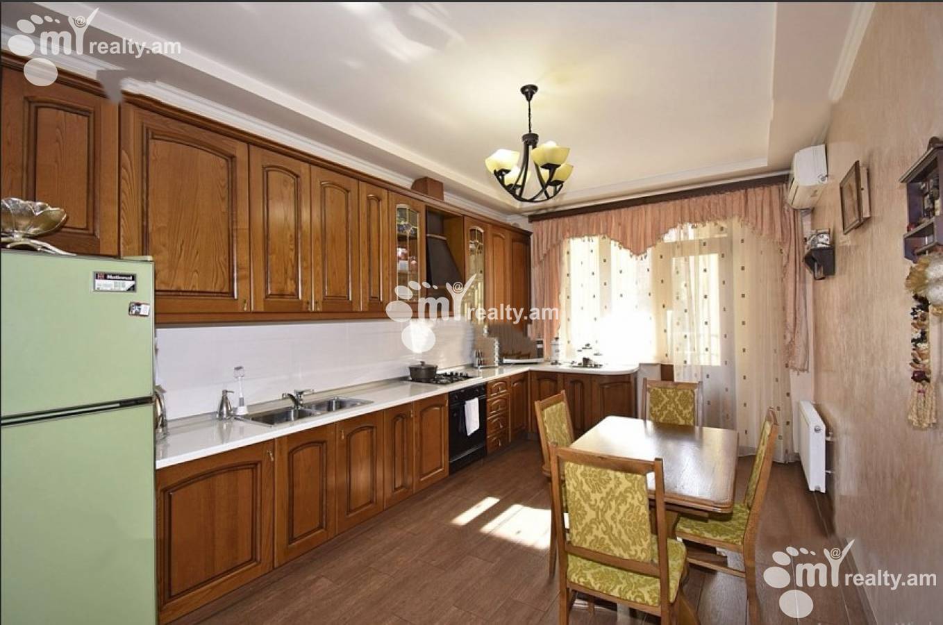 4 bedroom apartment for sale Aram St, Center Yerevan, 129127