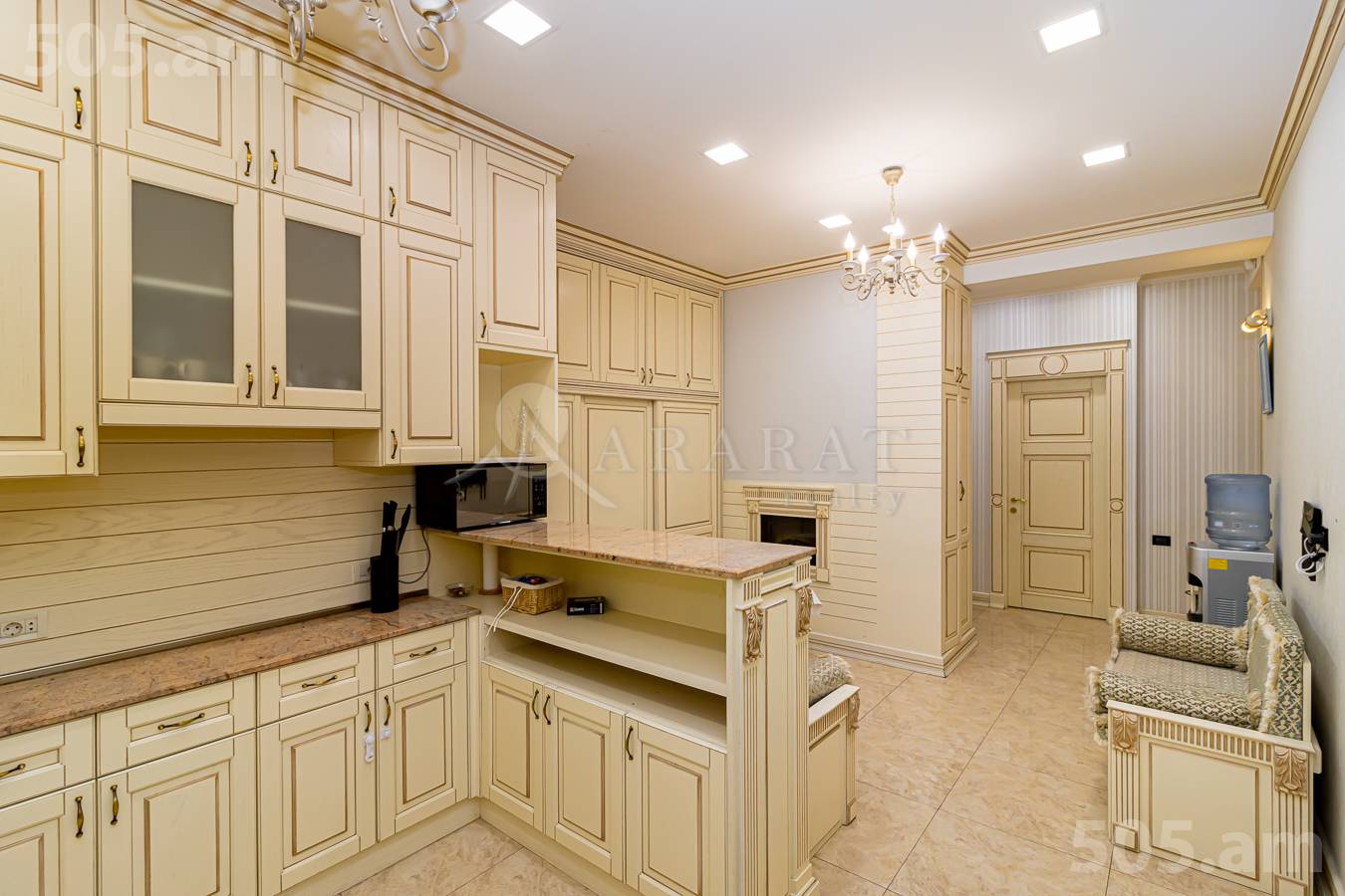 3 սենյականոց բնակարան  Ծիծեռնակաբերդի խճուղի, Կենտրոն Երևան, 153588