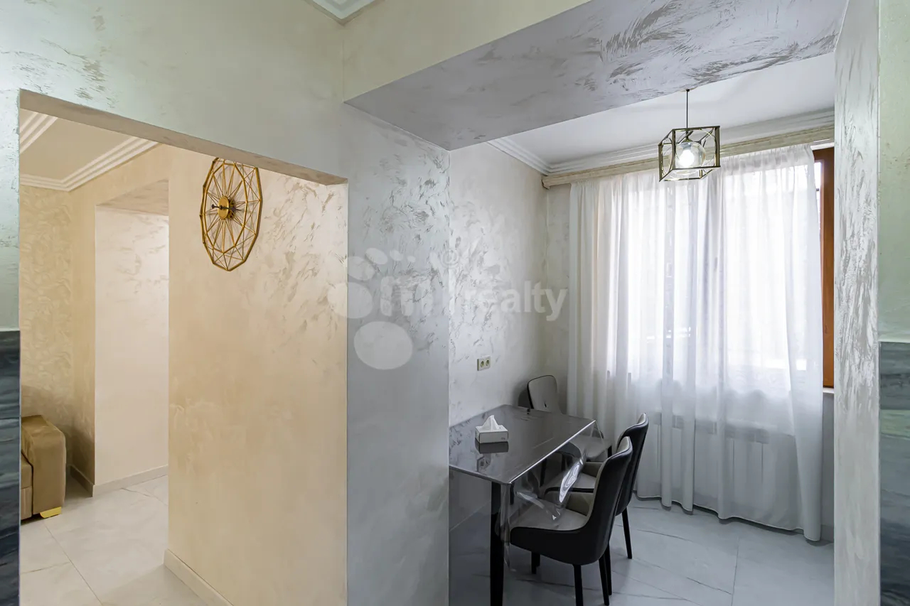 2 bedroom apartment for sale Zakyan St, Center Yerevan, 161601