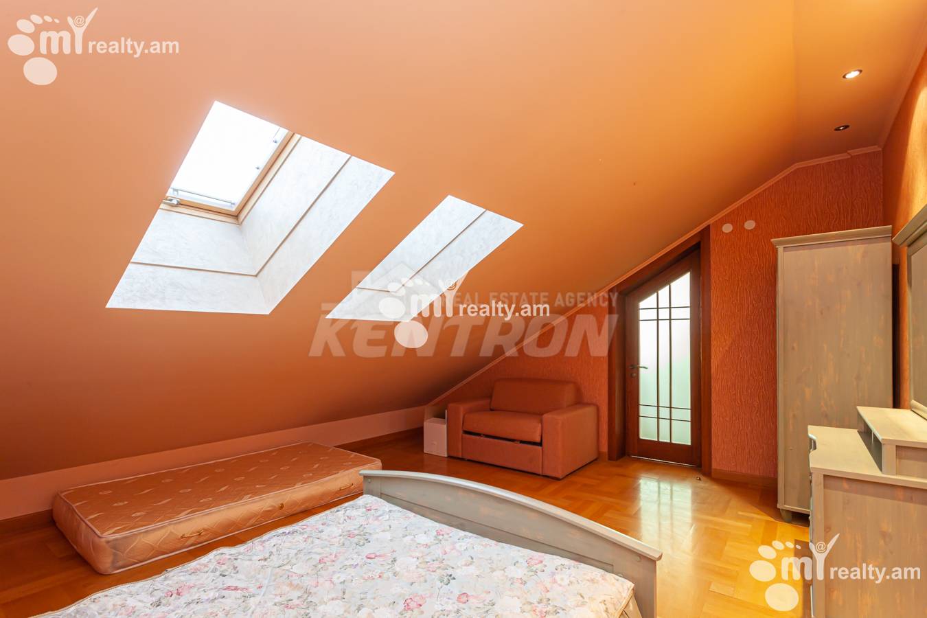 4 սենյականոց բնակարան  Ամիրյան փող, Կենտրոն Երևան, 147829