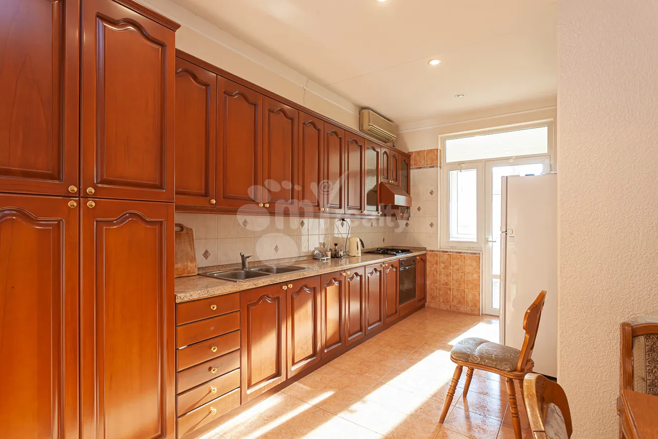 4 bedroom apartment for sale Khanjyan St, Center Yerevan, 160377