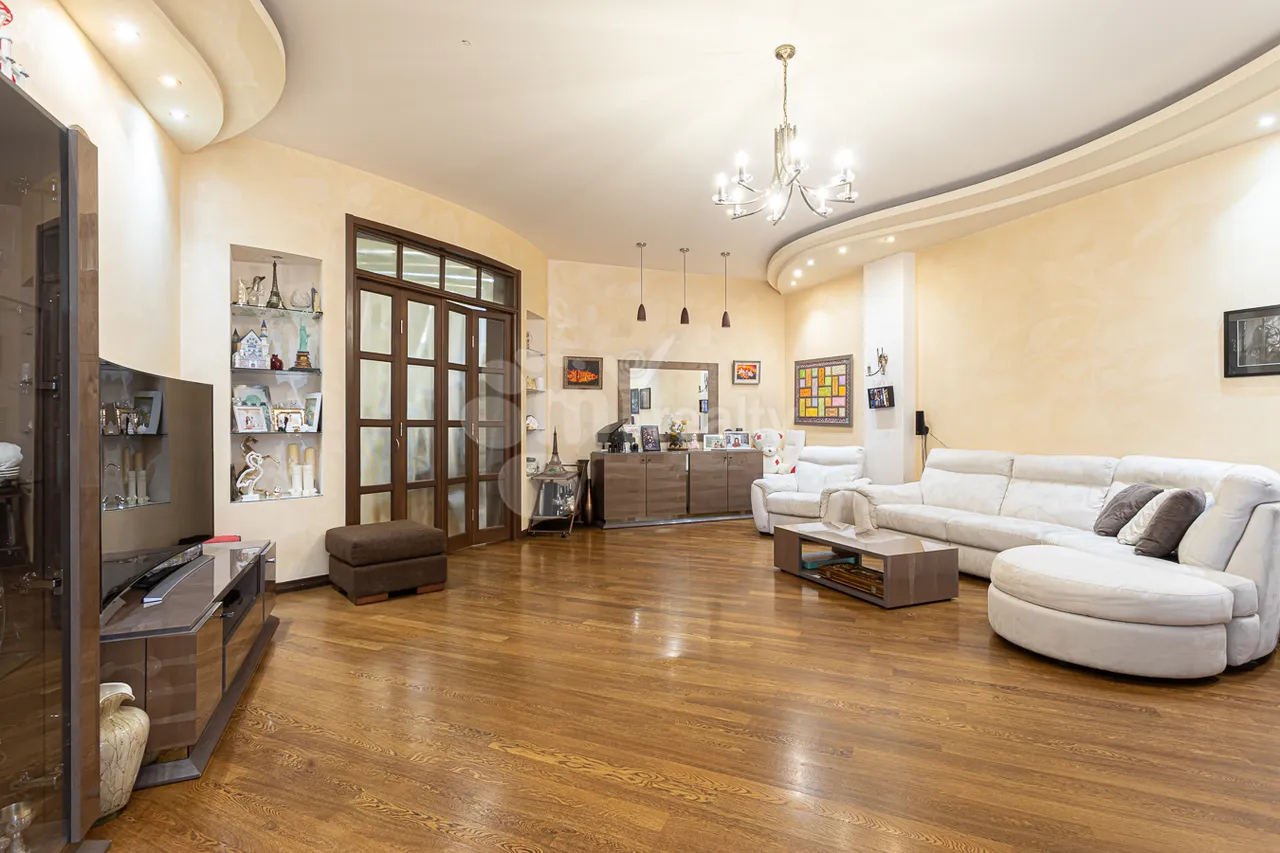 3 bedroom apartment for sale rue d'Amiryan, Center Yerevan, 160794