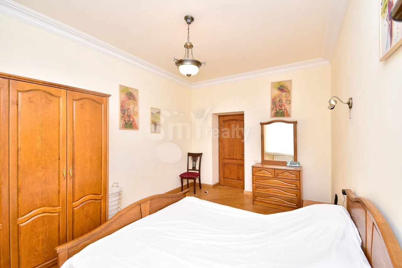 3 bedroom apartment for rent Tamanyan St, Center Yerevan, 160503