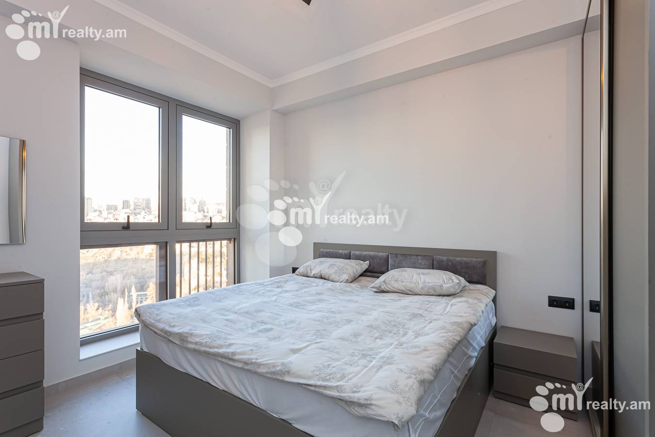 3 սենյականոց բնակարան  Պարոնյան փող, Կենտրոն Երևան, 154425