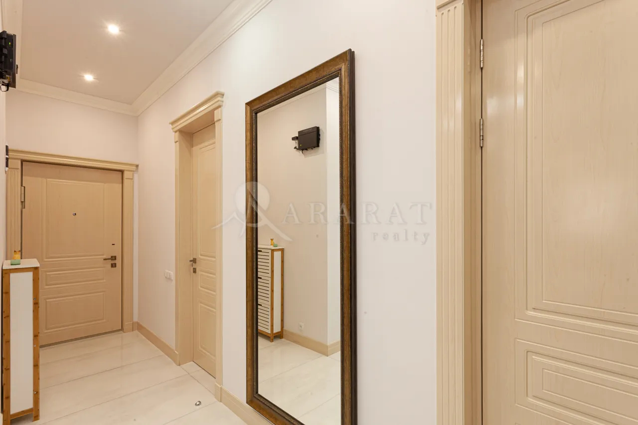 3 սենյականոց բնակարան  Ամիրյան փող, Կենտրոն Երևան, 159135