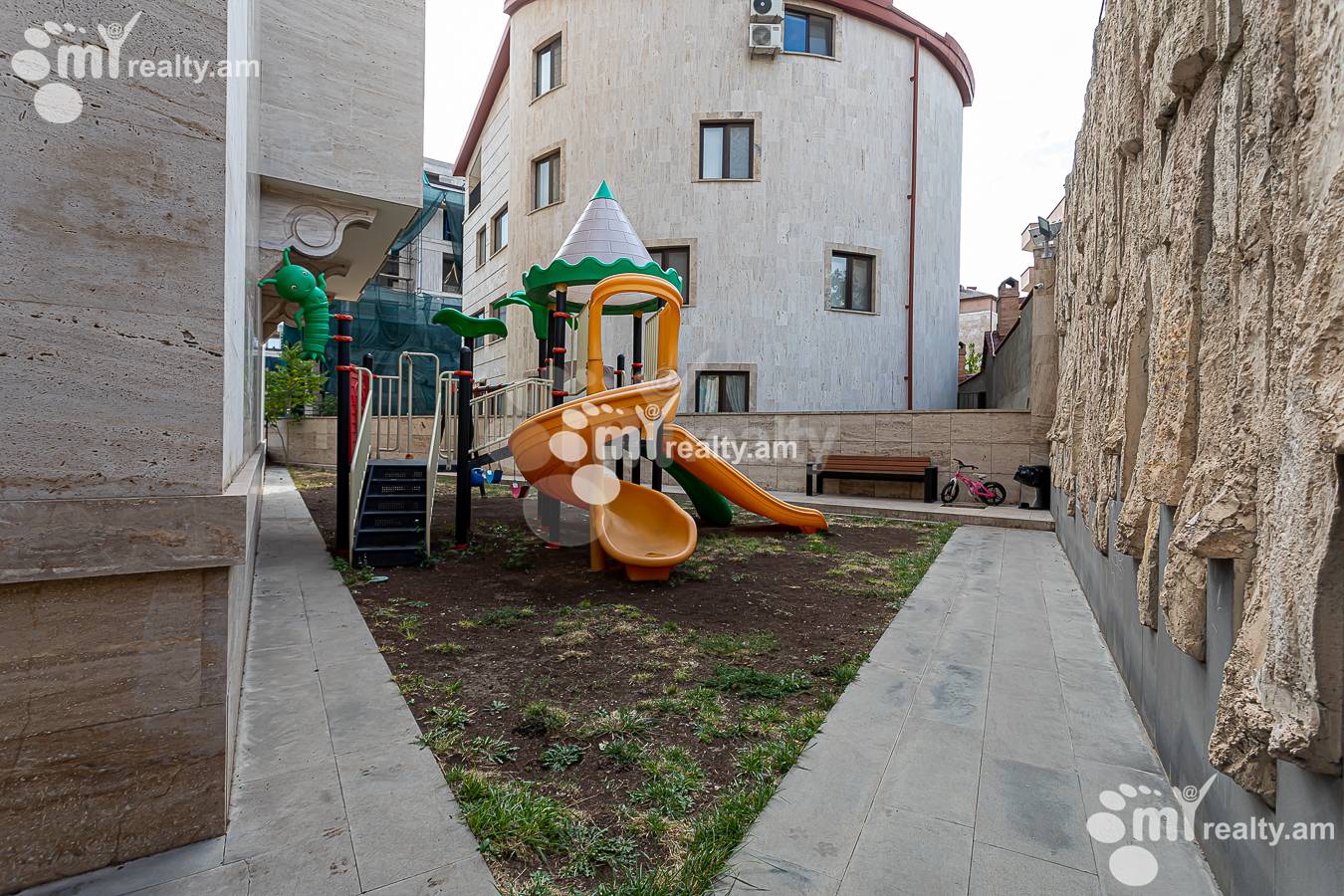 3 bedroom apartment for rent Antarayin St, Center Yerevan, 156854