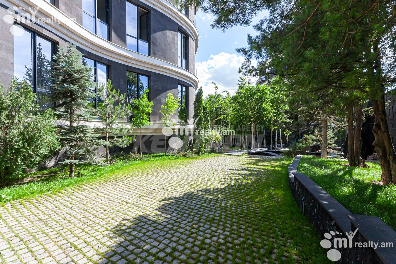 3 սենյականոց բնակարան  Գ. Հովսեփյան փող, Նորք-Մարաշ Երևան, 155575