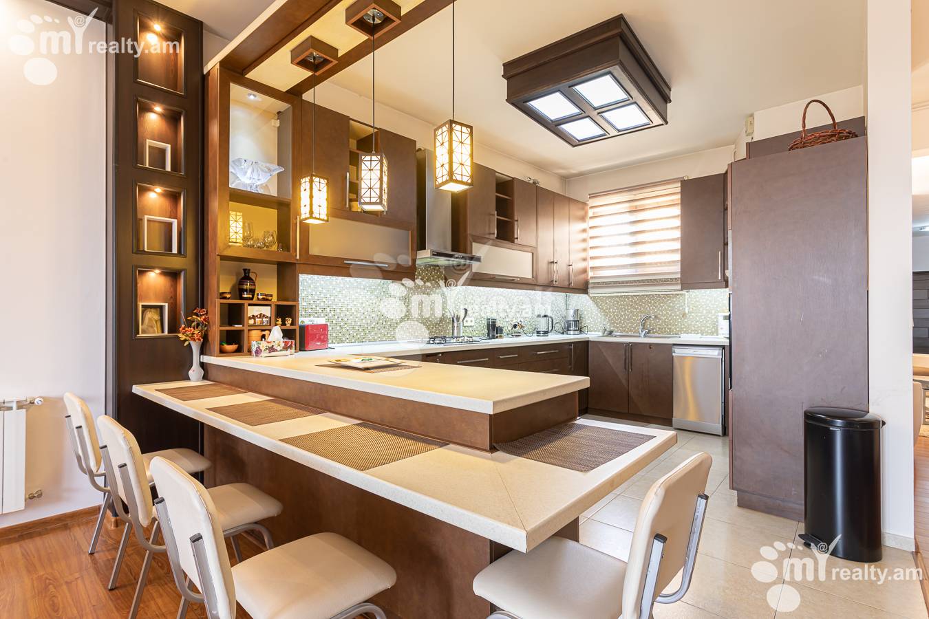 4 bedroom apartment for rent Antarayin St, Center Yerevan, 156170