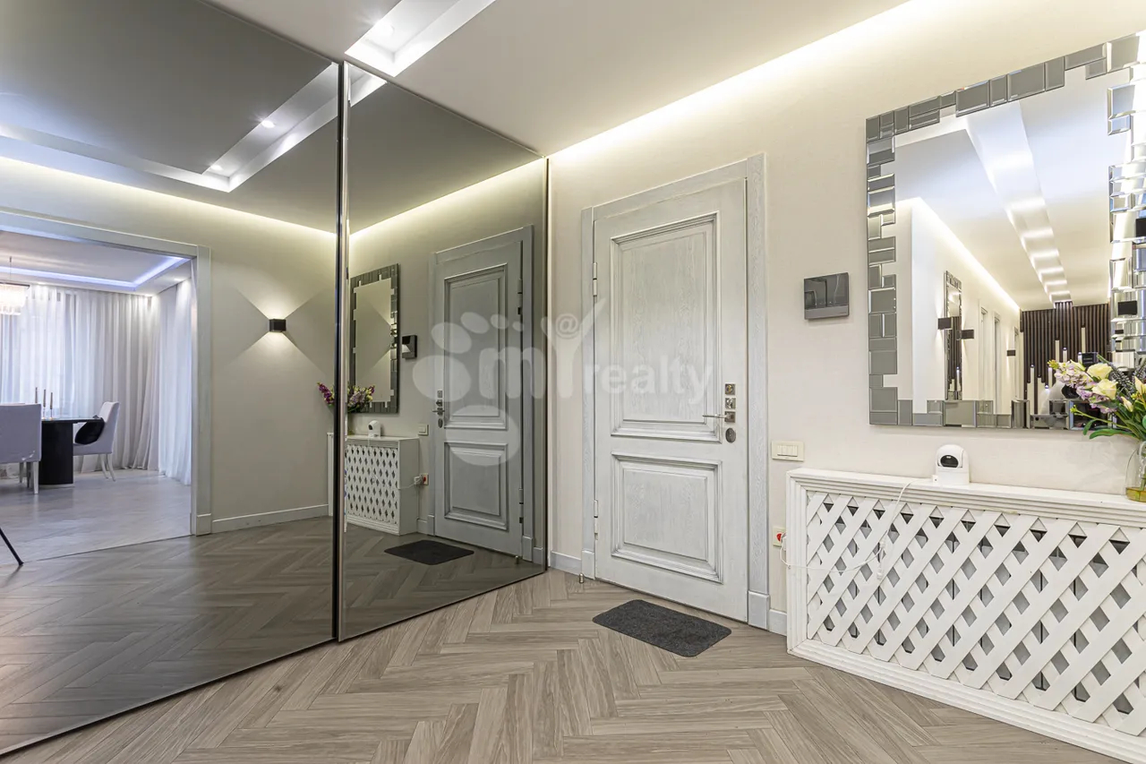 4 bedroom apartment for sale Aram St, Center Yerevan, 159224
