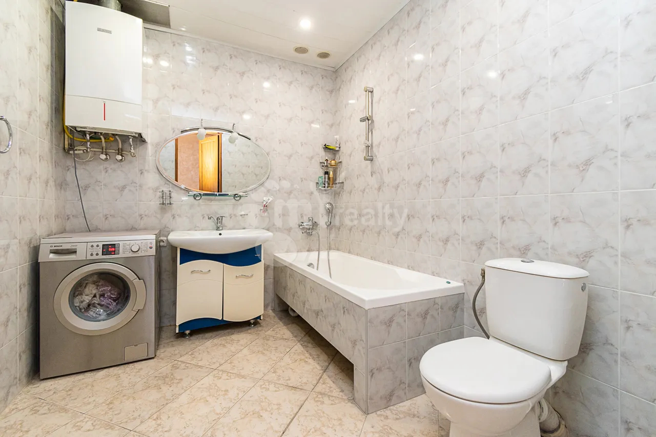 5 bedroom apartment for sale خیابان نعلبندیان, مرکز شهر ایروان, 160686