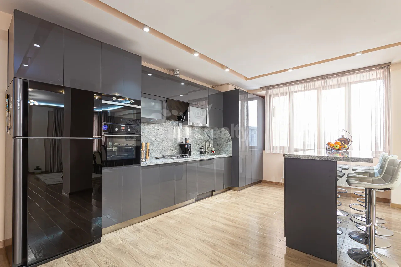 3 bedroom apartment for sale Khorenatsi dead end, Center Yerevan, 159554