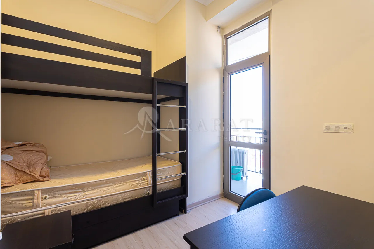 4 bedroom apartment for sale خیابان آنتارایین, مرکز شهر ایروان, 157845