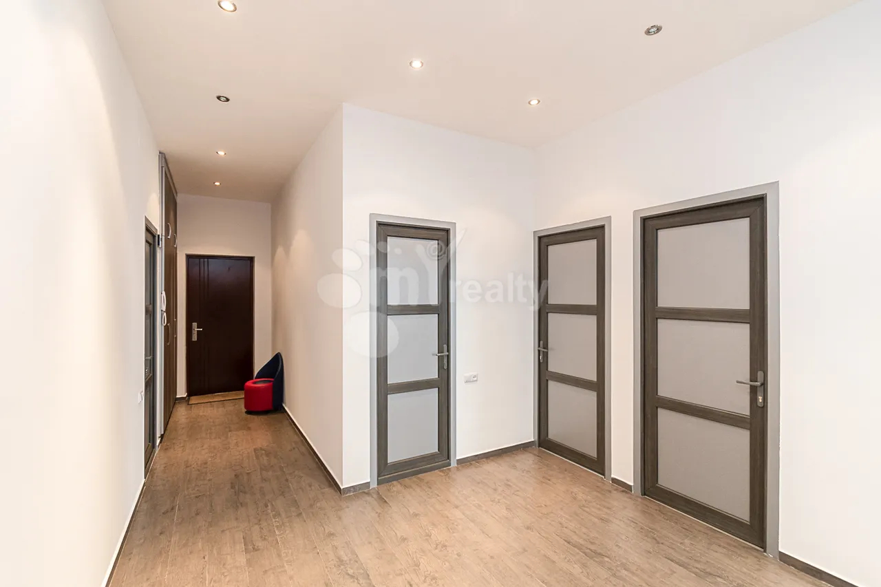 4 bedroom apartment for rent Aram St, Center Yerevan, 159129
