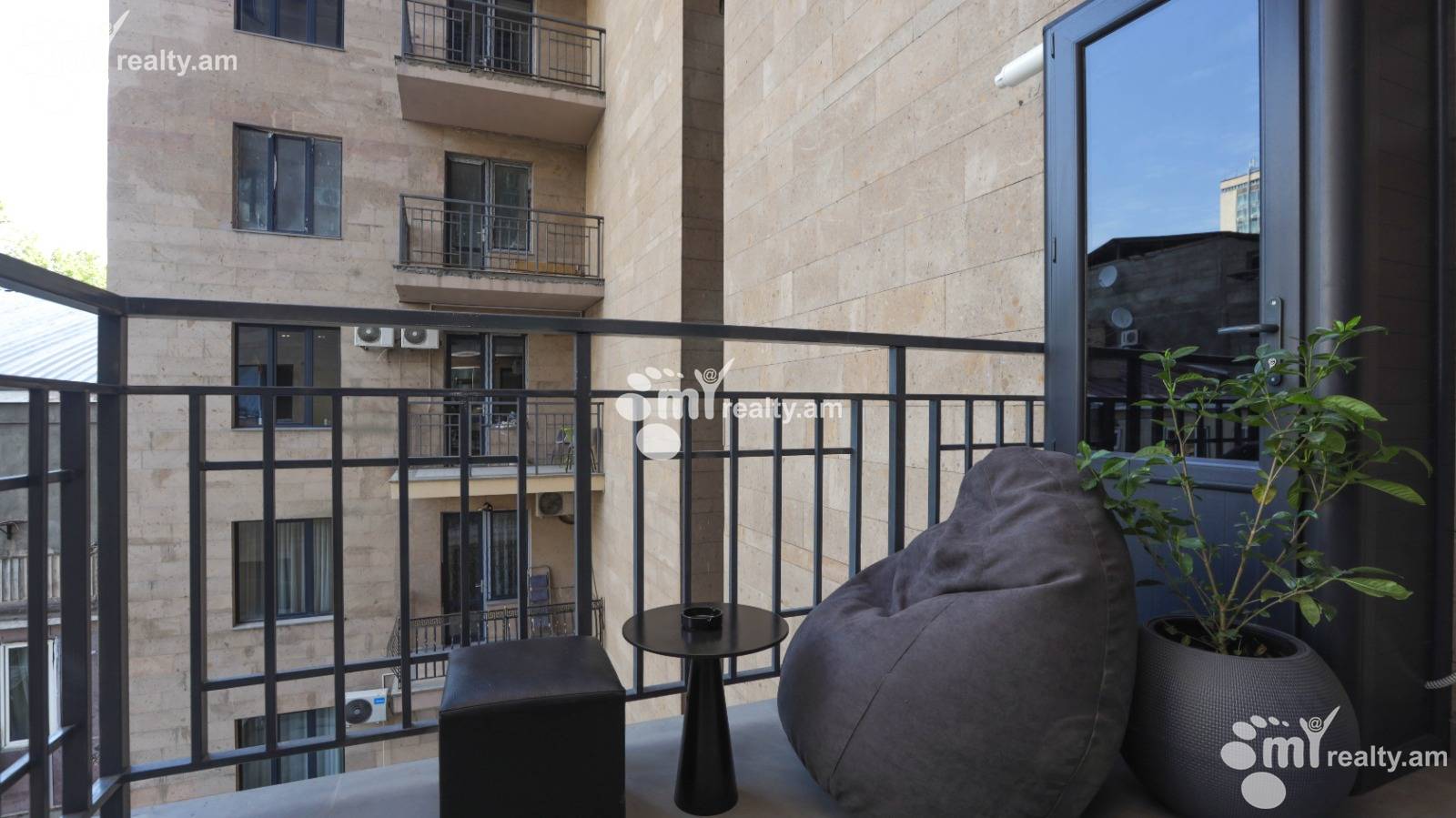 Купить 3 комнатную квартиру Бузанд ул, Центр Ереван, 145206