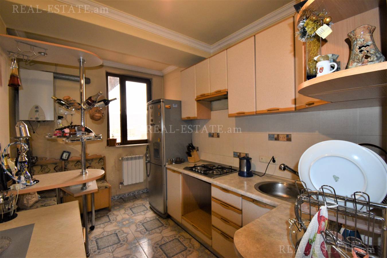 3 սենյականոց բնակարան  Սայաթ-Նովայի պող, Կենտրոն Երևան, 117966