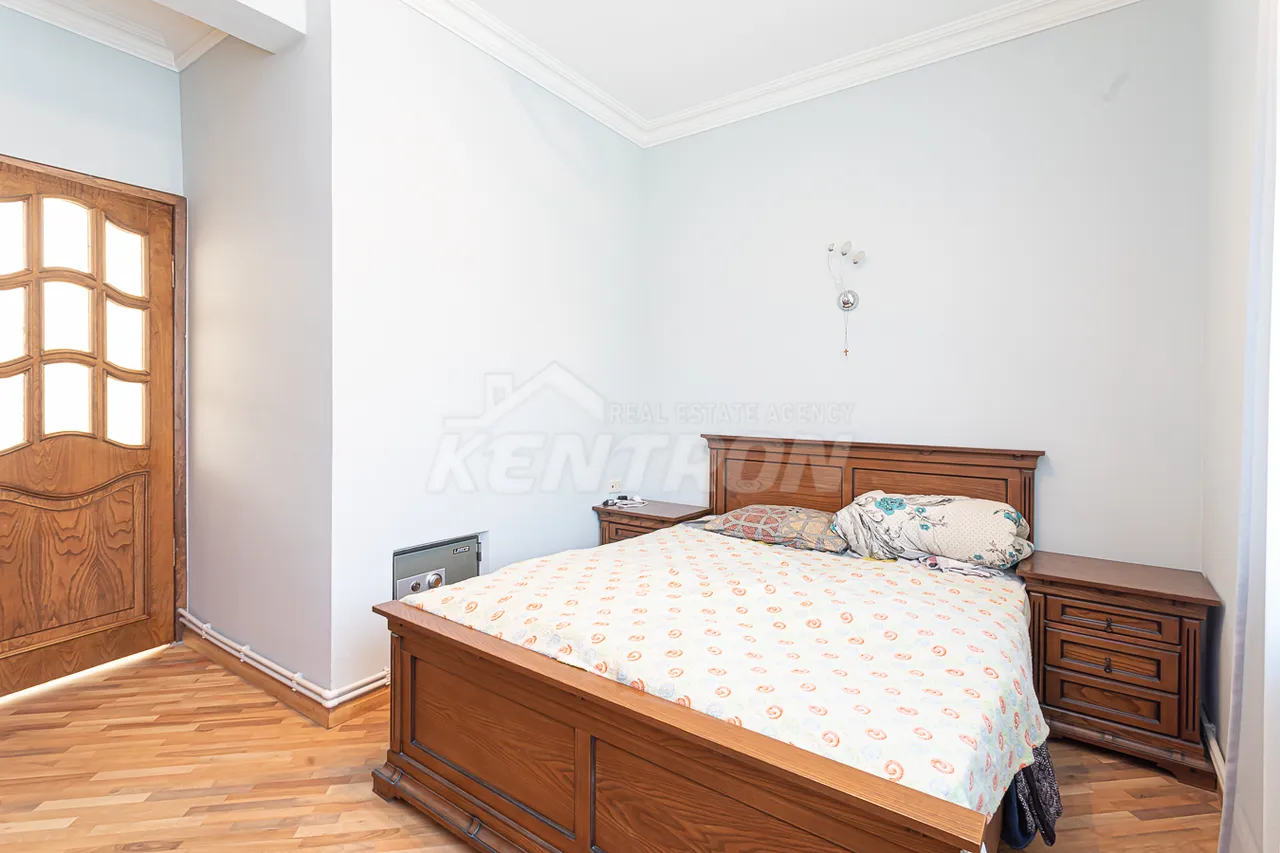 3 bedroom apartment for sale Mashtots Ave, Center Yerevan, 157493