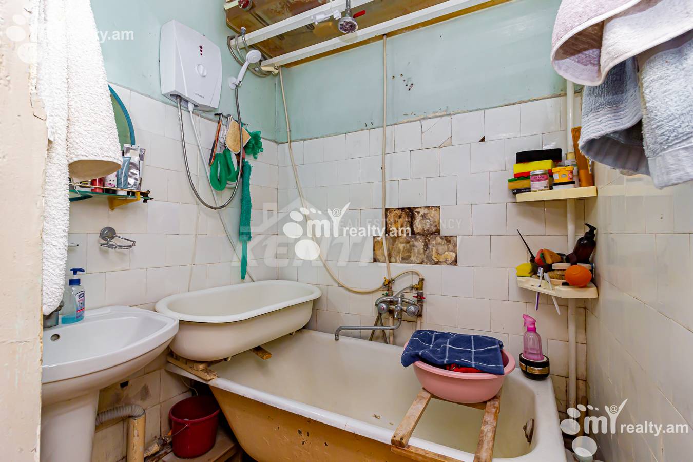 Купить 2 комнатную квартиру Чаренц ул, Центр Ереван, 152503