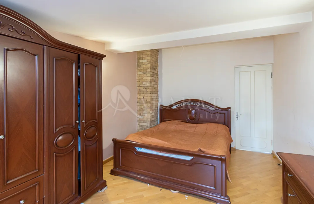 5 bedroom apartment for sale Zakyan St, Center Yerevan, 161876