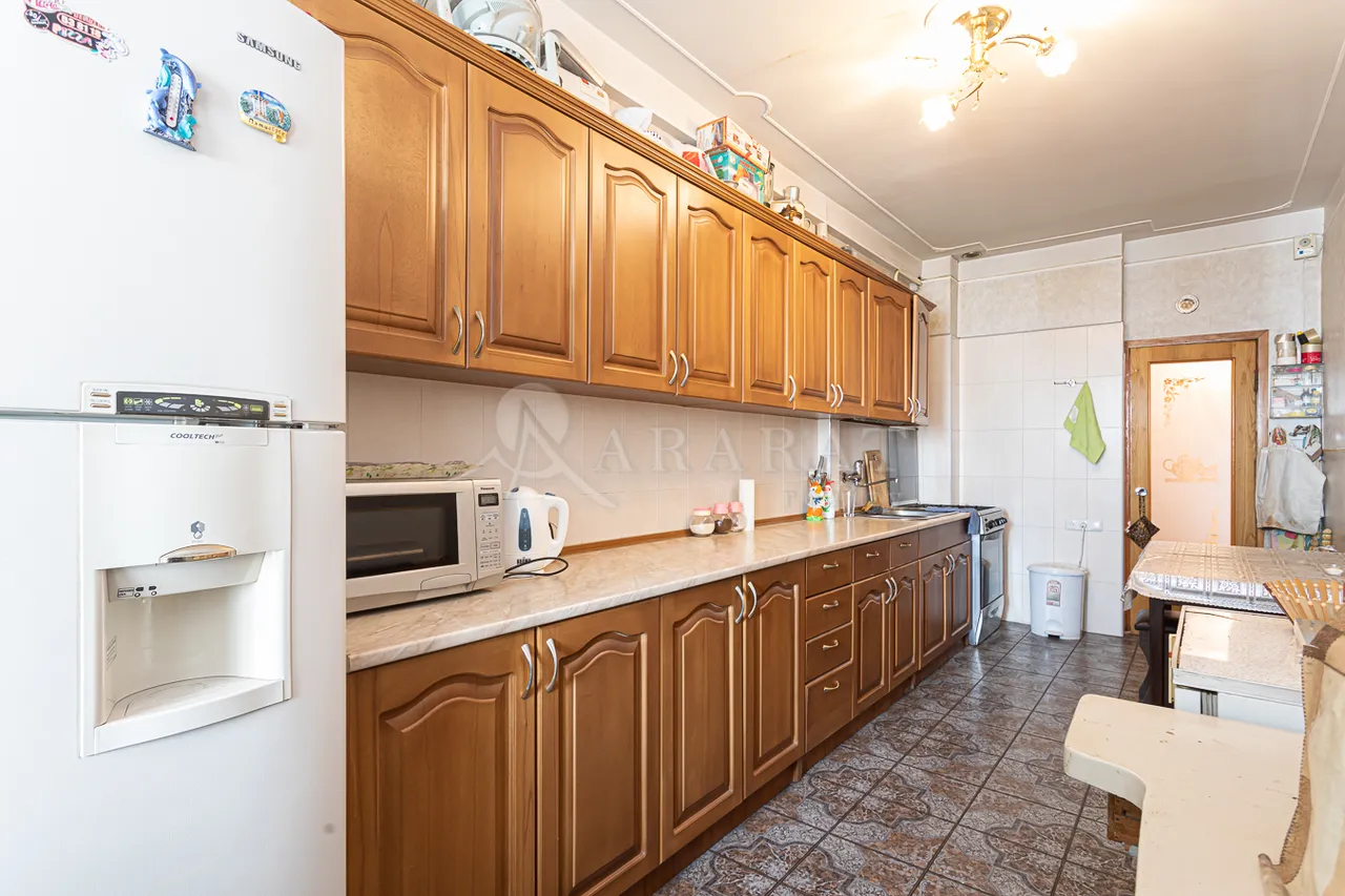 3 bedroom apartment for sale خیابان واهر. پاپازیان, عربگیر ایروان, 157436