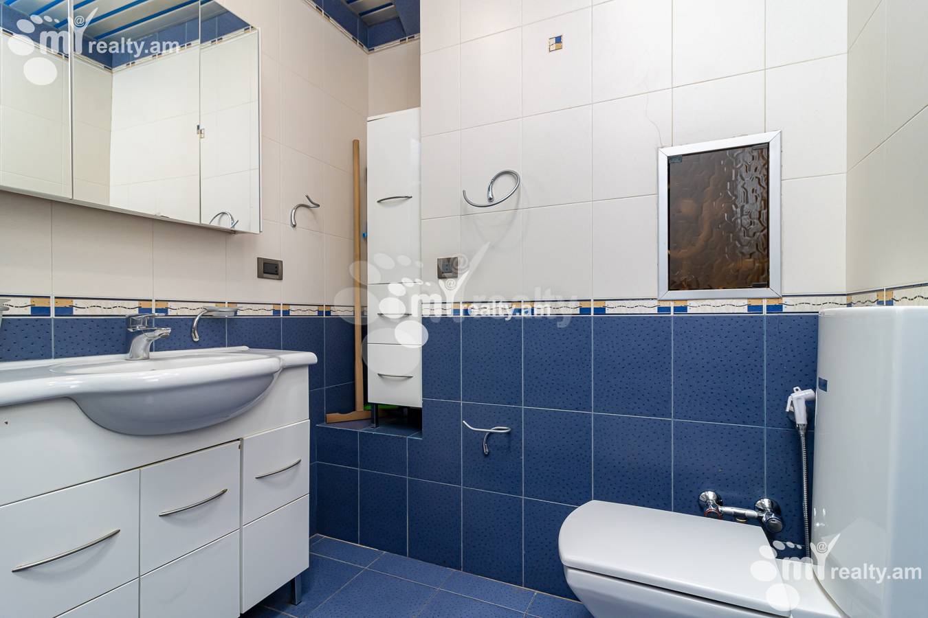 2 սենյականոց բնակարան  Եկմալյան փող, Կենտրոն Երևան, 139981