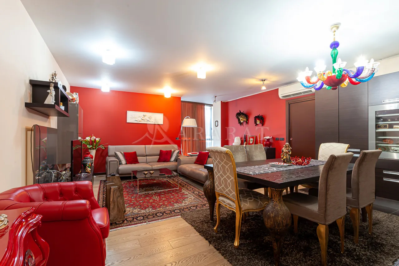 Купить 3 комнатную квартиру В. Саргисян ул, Центр Ереван, 159355