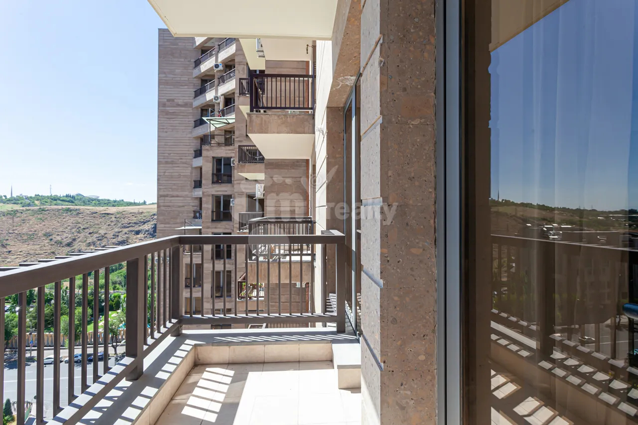 Снять 3 комнатную квартиру Паронян ул, Центр Ереван, 157980