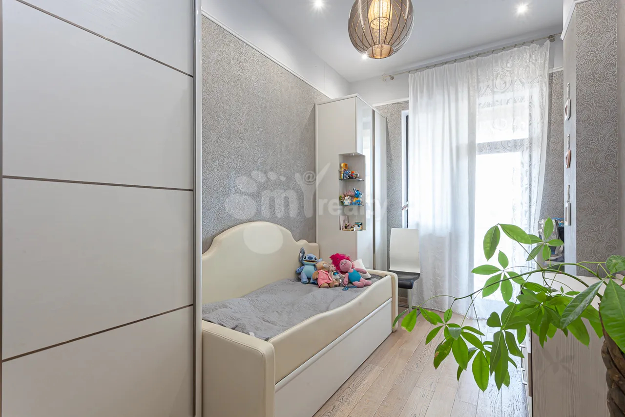 4 սենյականոց բնակարան  Մաշտոցի պող, Կենտրոն Երևան, 158537