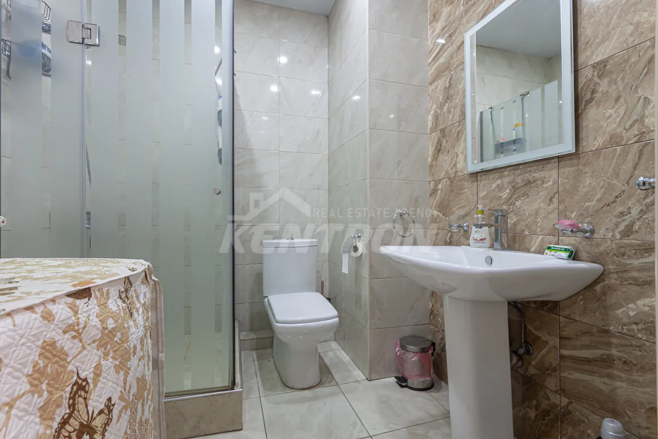 3 bedroom apartment for rent rue d'Abovyan, Center Yerevan, 158977