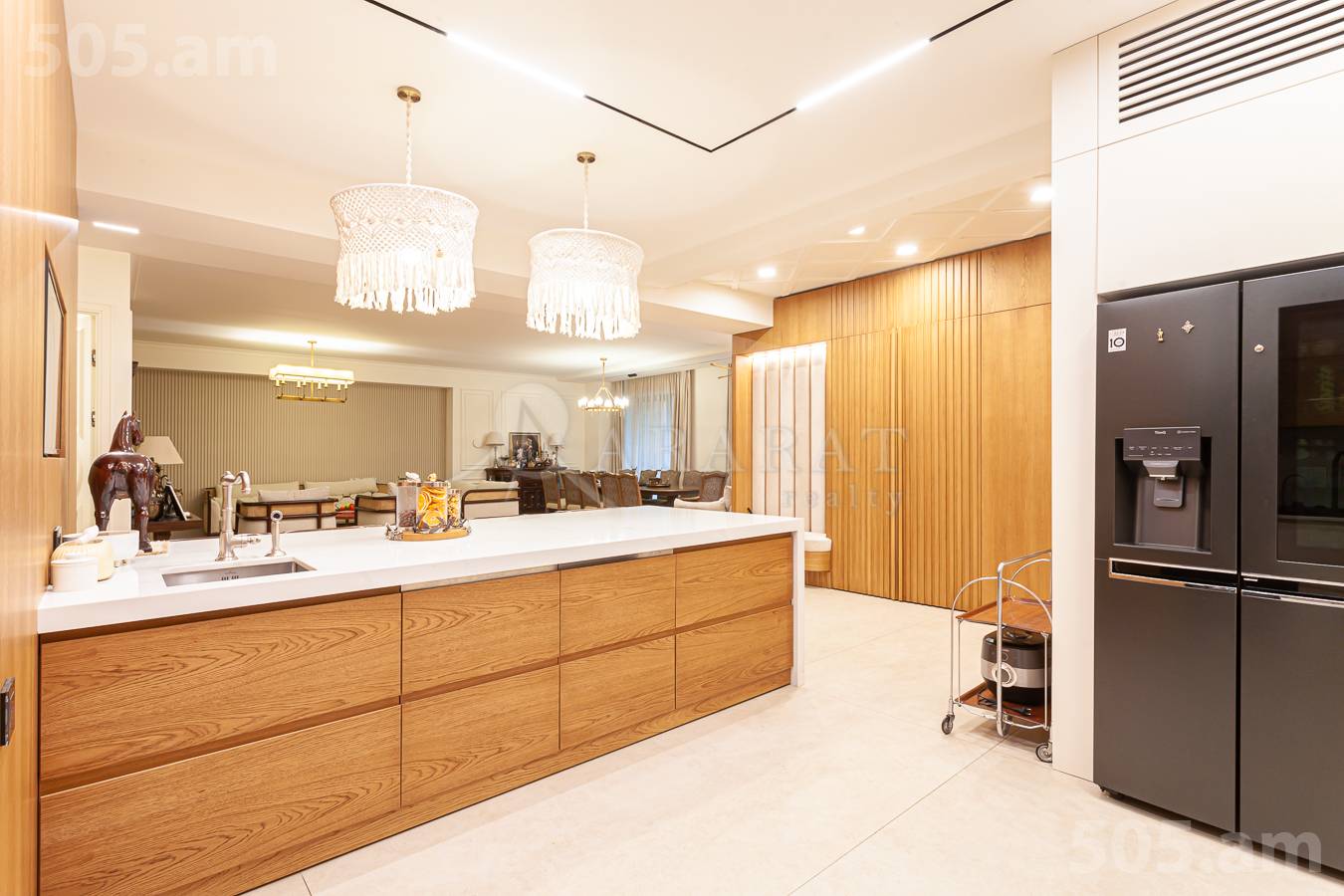 5 սենյականոց բնակարան  Բուզանդի փող, Կենտրոն Երևան, 154376