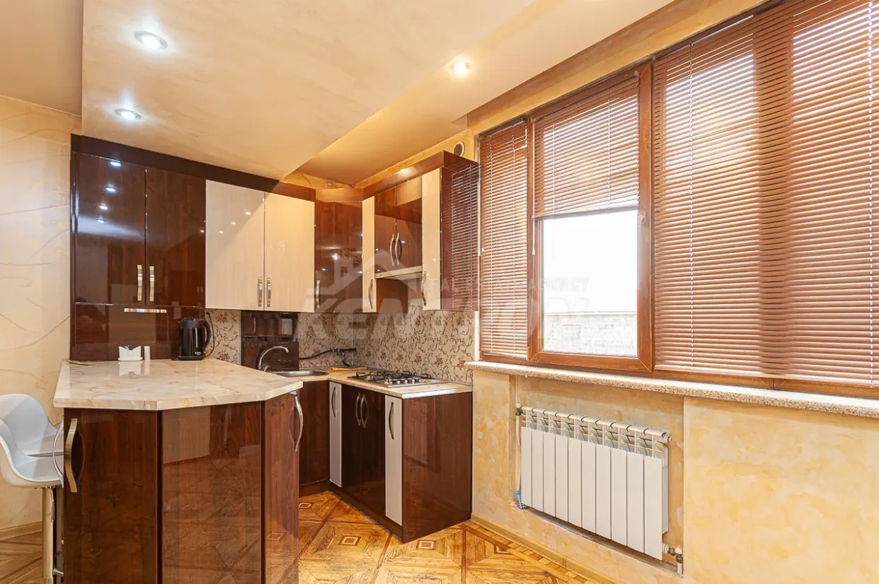 2 սենյականոց բնակարան վարձով Սայաթ-Նովայի պող, Կենտրոն Երևան, 158594