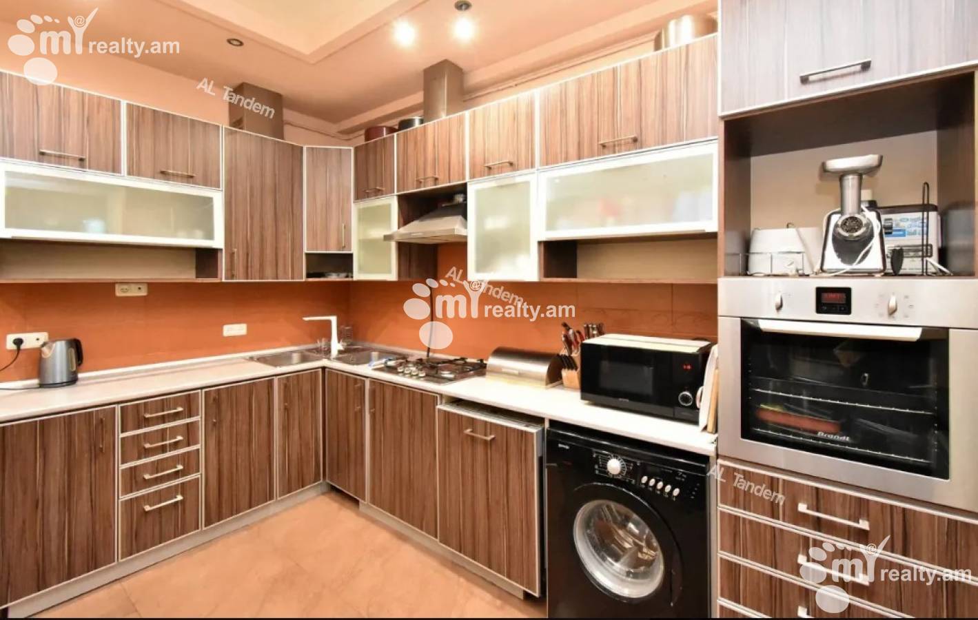 3 սենյականոց բնակարան  Վ.Վաղարշյան փող, Արաբկիր Երևան, 145269