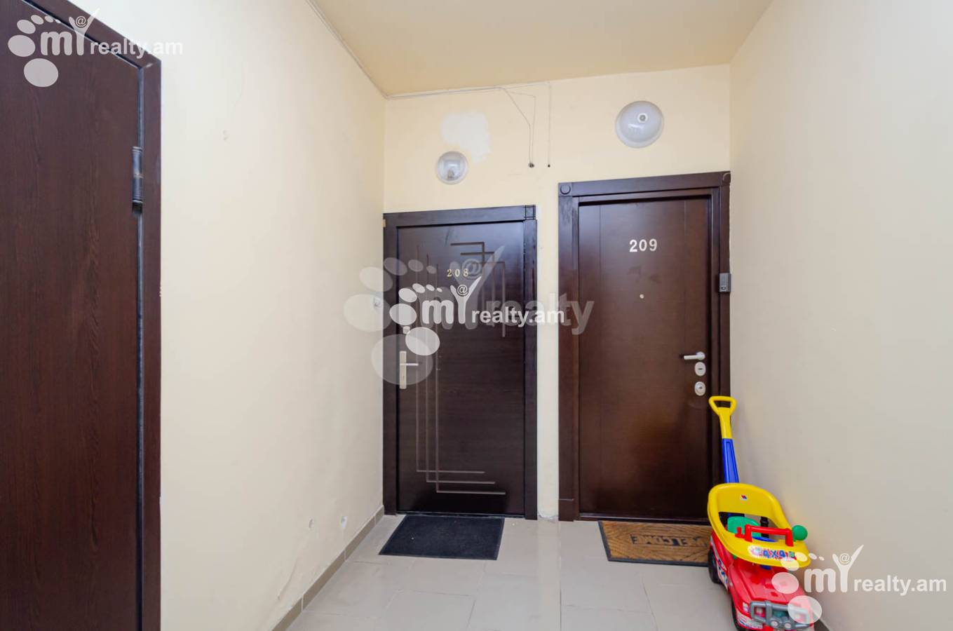 3 սենյականոց բնակարան  Ծիծեռնակաբերդի խճուղի, Կենտրոն Երևան, 139566