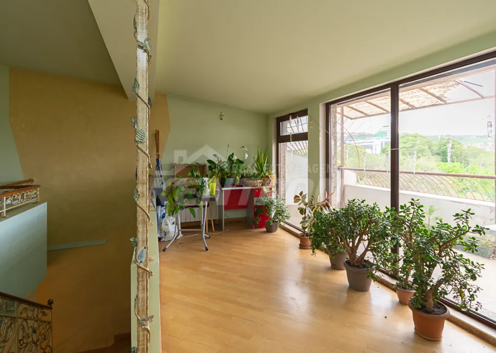 5 bedroom apartment for sale Zakyan St, Center Yerevan, 161876
